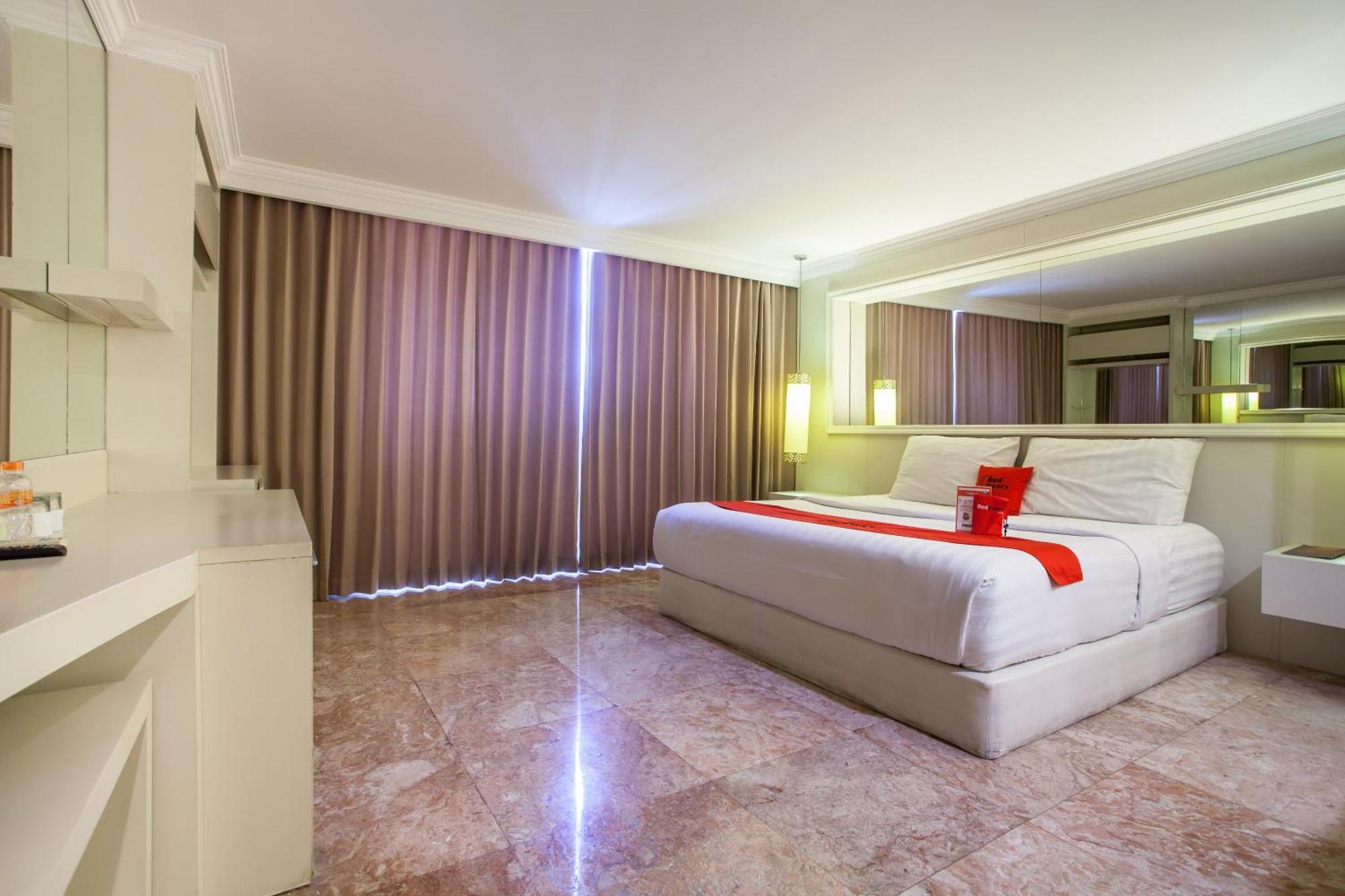 Reddoorz Plus @ Hr Muhammad Surabaya Exterior foto