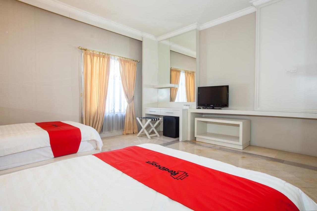 Reddoorz Plus @ Hr Muhammad Surabaya Exterior foto