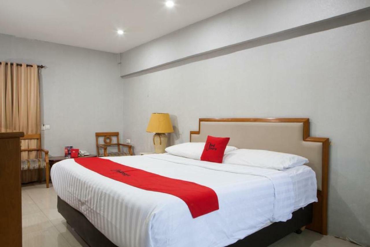 Reddoorz Plus @ Hr Muhammad Surabaya Exterior foto